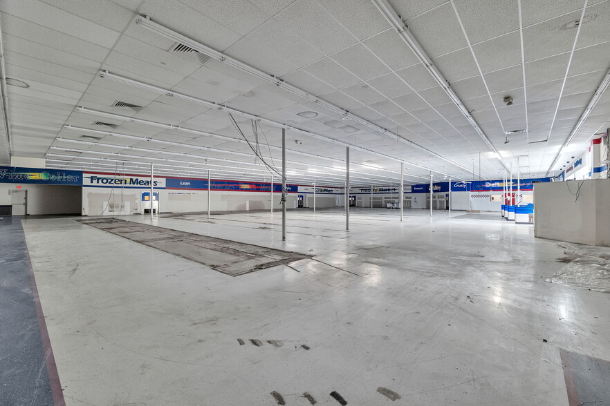More Photos Of 510 Glade st, Glade Spring Supermarket For Sale