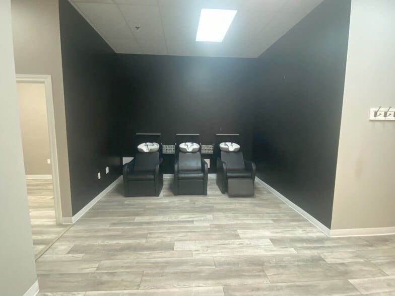More Photos Of 2760 Aurora Ave, Naperville Storefront Retail Office For Lease