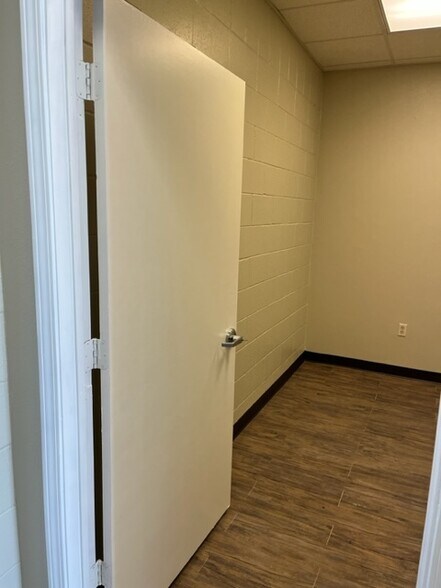 More Photos Of 11601 Pellicano Dr, El Paso Unknown For Lease