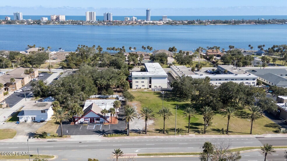 More Photos Of 1903 S Ridgewood Ave, Daytona Beach Bar For Sale