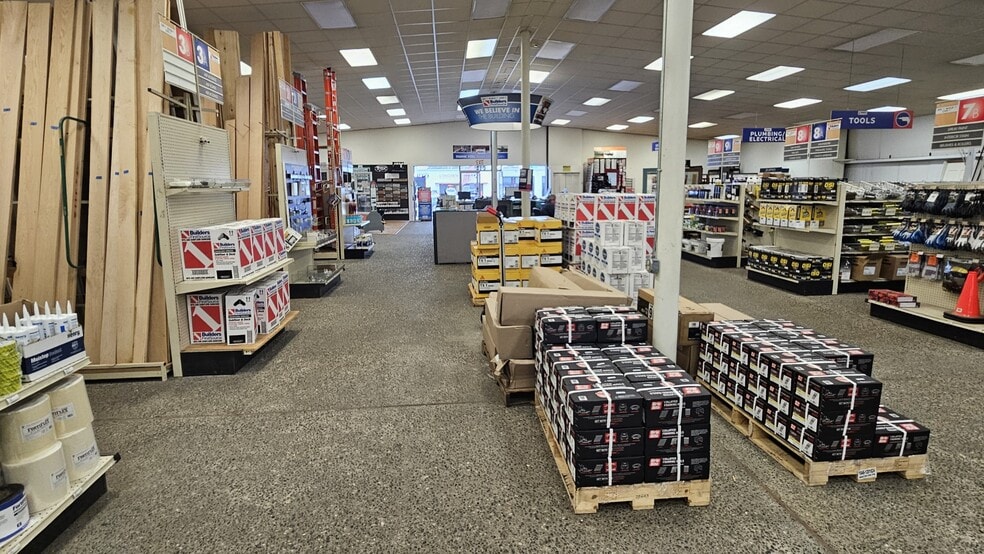 More Photos Of 642 Commerce Ave, Longview Lumberyard For Lease