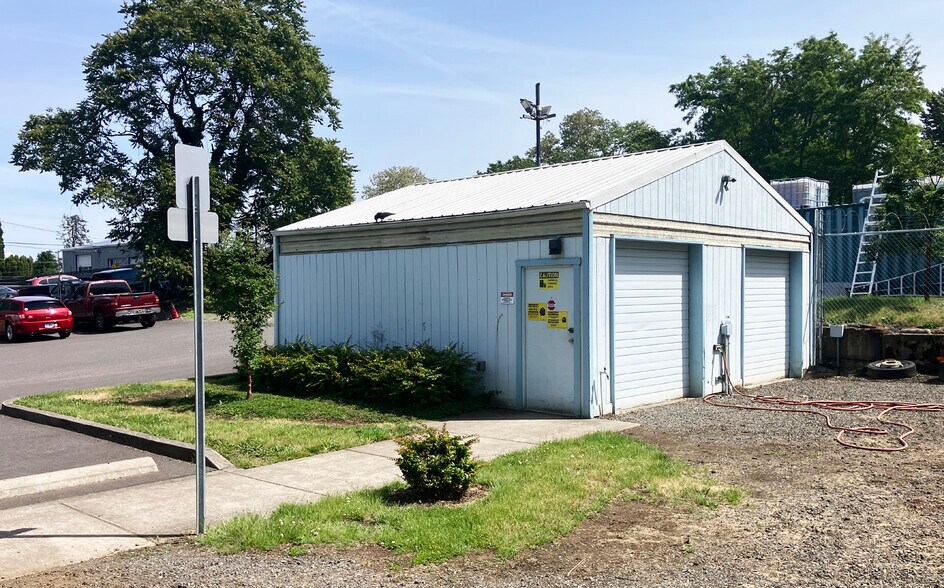 More Photos Of 10930 NE Marx St, Portland Flex For Sale