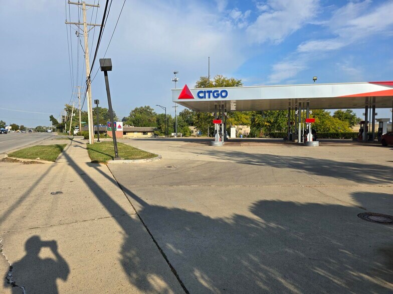 More Photos Of 7401 Jensen Blvd, Hanover Park Service Station For Sale