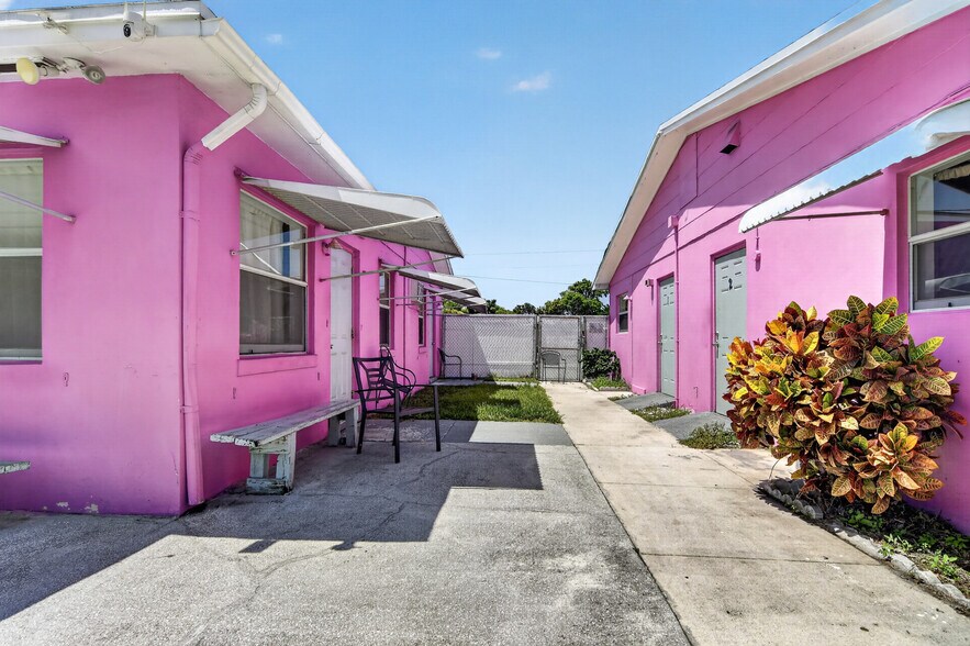More Photos Of Blue Heron Blvd - 40 Bed Licensed Independent Living Facility, Riviera Beach Healthcare For Sale