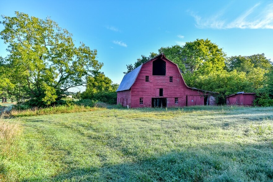 More Photos Of 36 Wedgewood Dr, Farmville Golf Course Driving Range For Sale