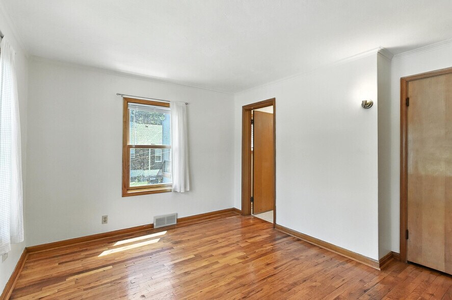 More Photos Of 817 N 48th St, Omaha Apartments For Sale