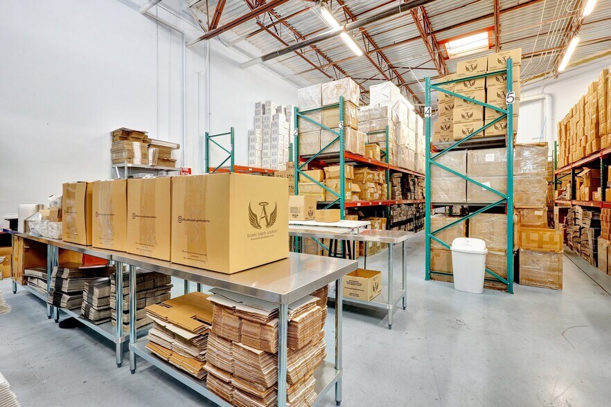 More Photos Of 1200 S Rogers Cir, Boca Raton Warehouse For Lease