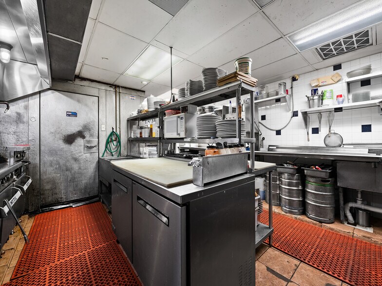 More Photos Of 3016 E Commercial Blvd, Fort Lauderdale Restaurant For Sale