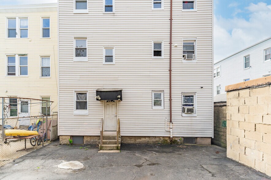 More Photos Of 237 Astor St, Newark Apartments For Sale