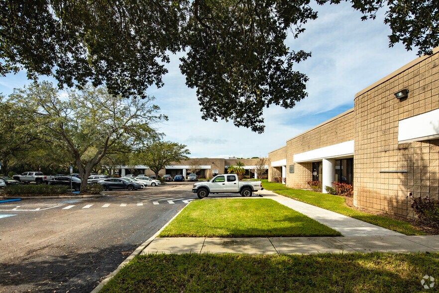 More Photos Of 5706 Benjamin Center Dr, Tampa Flex For Lease