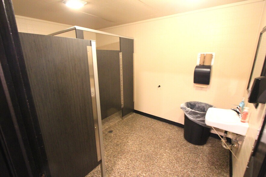 More Photos Of W3239 Dundas Rd, Kaukauna Bar For Sale