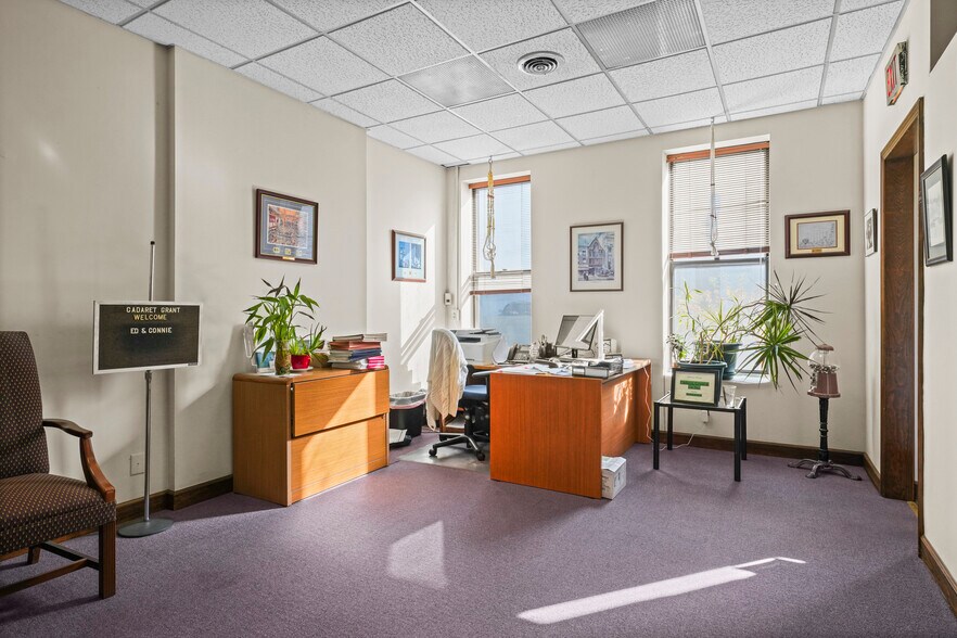 More Photos Of 132-134 S Swan St, Albany Office Residential For Sale