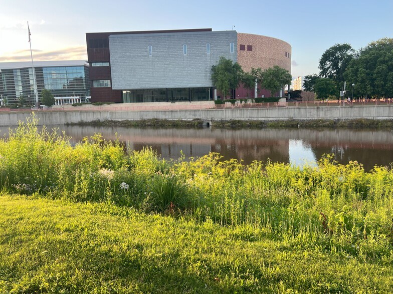 More Photos Of 300 3rd Ave SE, Rochester Coworking Space