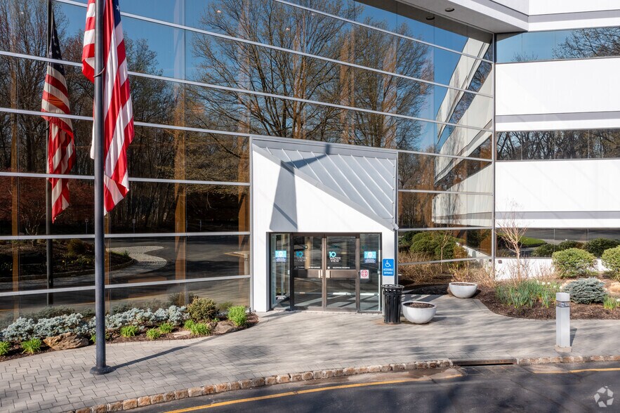 More Photos Of 10 Waterview Blvd, Parsippany Office For Sale