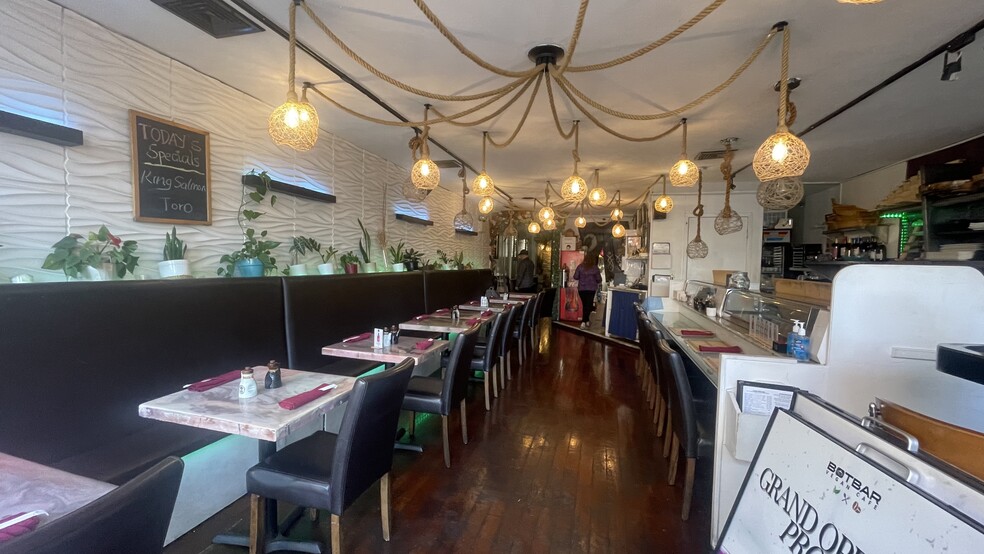 More Photos Of Manhattan Avenue Ave @ Norman Avenue, Brooklyn General Retail For Lease