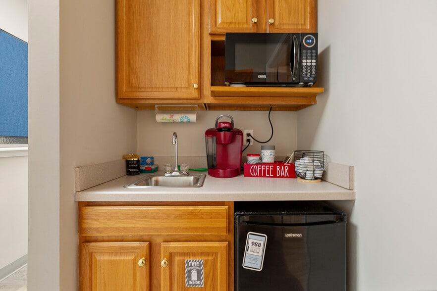 More Photos Of 1300 Gardiner Ln, Louisville Medical For Sale