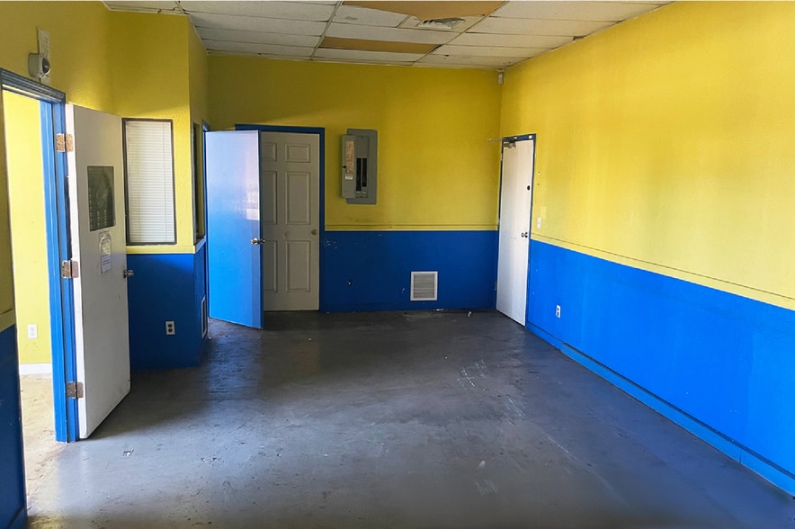 More Photos Of 919 N US Highway 1, Fort Pierce Auto Repair For Lease