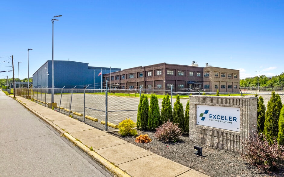 More Photos Of 101 Carleton Ave, Hazleton Manufacturing For Sale