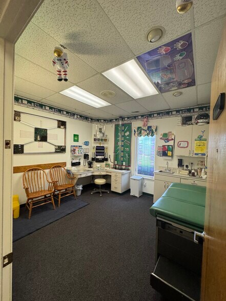 More Photos Of 71 Mack Walters Rd, Shelbyville Medical For Lease