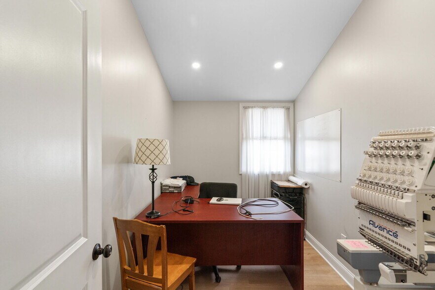 More Photos Of 101 E Marshall St, Remington Storefront Retail Office For Lease