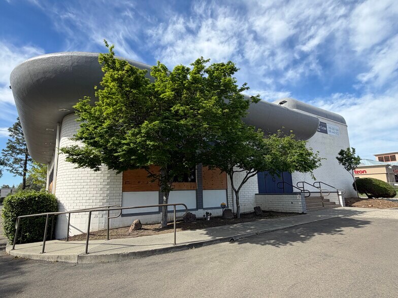 More Photos Of 1800 Arden Way, Sacramento Bank For Lease