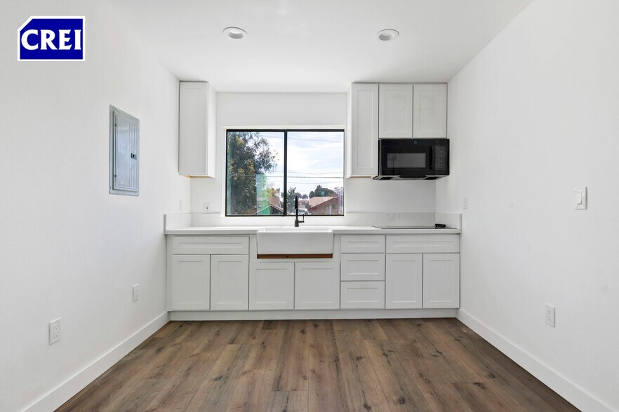 More Photos Of 2710 W Florence Ave, Los Angeles Freestanding For Lease