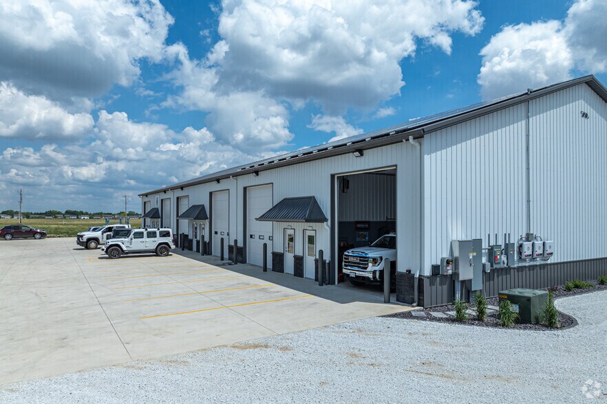 More Photos Of 1860 W Cruger Rd, Washington Warehouse For Lease