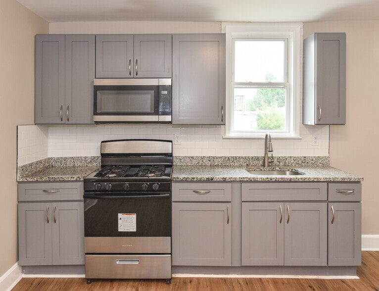 More Photos Of 15 Sollers Point Rd, Dundalk Multifamily For Sale