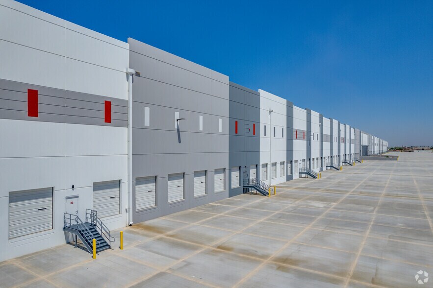 More Photos Of 16155 W Elwood St, Goodyear Distribution For Lease