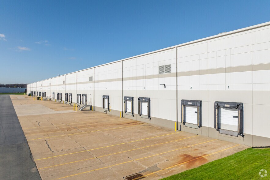 More Photos Of 9750 Commerce Cir, Kutztown Distribution For Lease