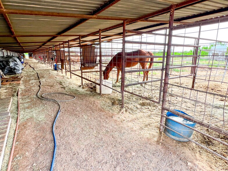 More Photos Of 4901 Eagle Pass Rd, Abilene Warehouse For Sale