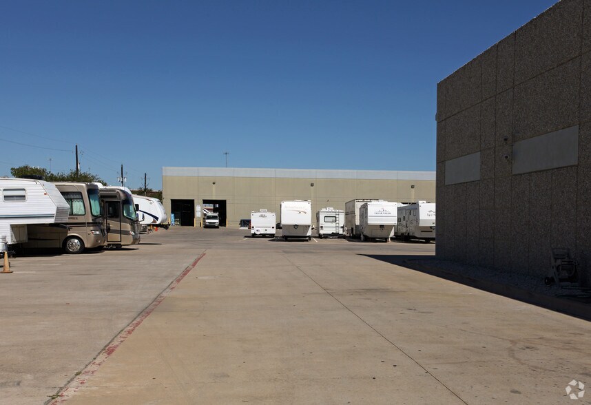 More Photos Of 2501 Mayes Rd, Carrollton Warehouse For Lease