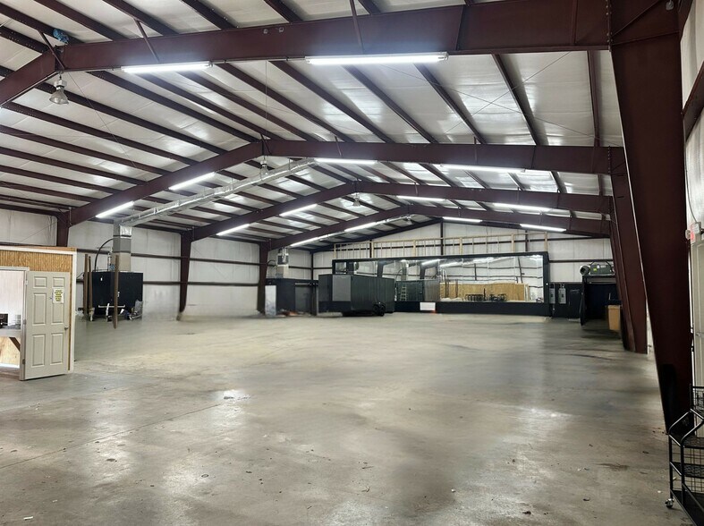 More Photos Of 1713-1715 Newnan Rd, Griffin Warehouse For Sale