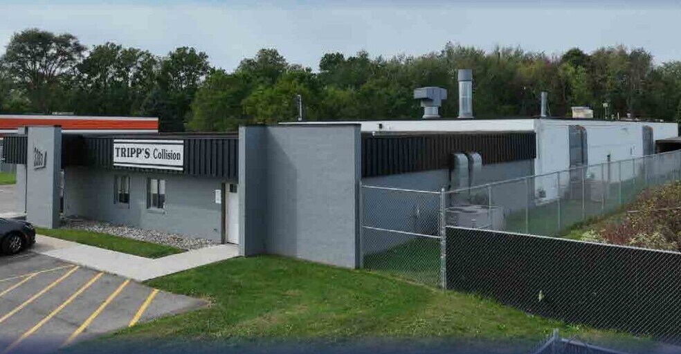 More Photos Of 3303 N East St, Lansing Service For Sale