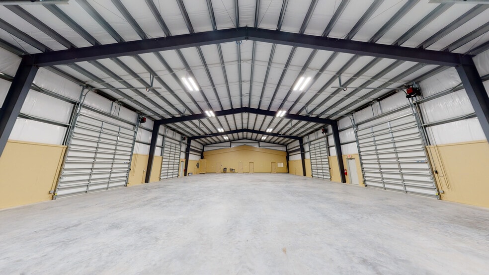 More Photos Of 5560 Kingpin Dr, Corpus Christi Warehouse For Lease
