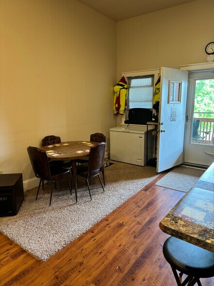 More Photos Of 134 E Market St, Colchester Restaurant For Sale