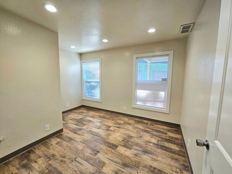 More Photos Of 18 Williamsburg Ln, Chico Office For Lease