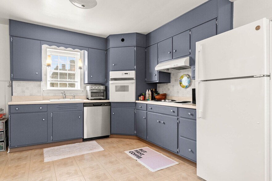 More Photos Of 800 Fayette St, Conshohocken Freestanding For Sale