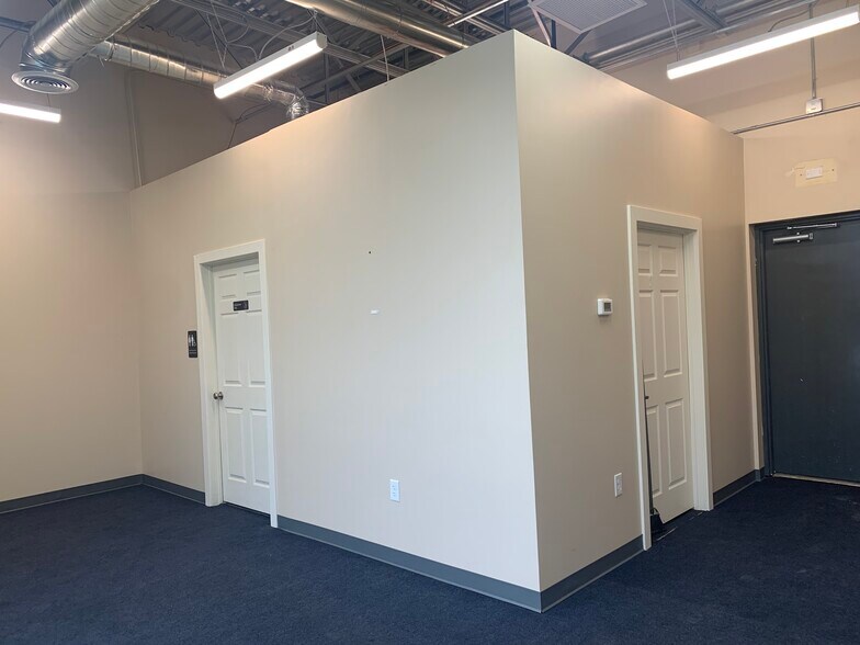 More Photos Of 3201 Oak, Phoenix General Retail For Lease