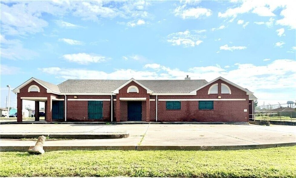 Primary Photo Of 2800 E Judge Perez Dr, Meraux Freestanding For Lease