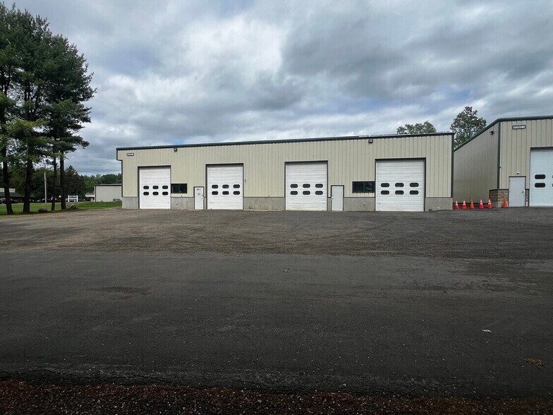 More Photos Of 50 Newberry Rd, East Windsor Service For Lease