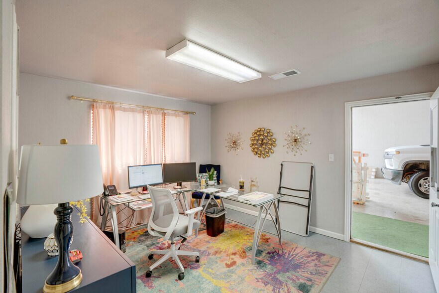 More Photos Of 11578 Airway Blvd, Roanoke Warehouse For Sale