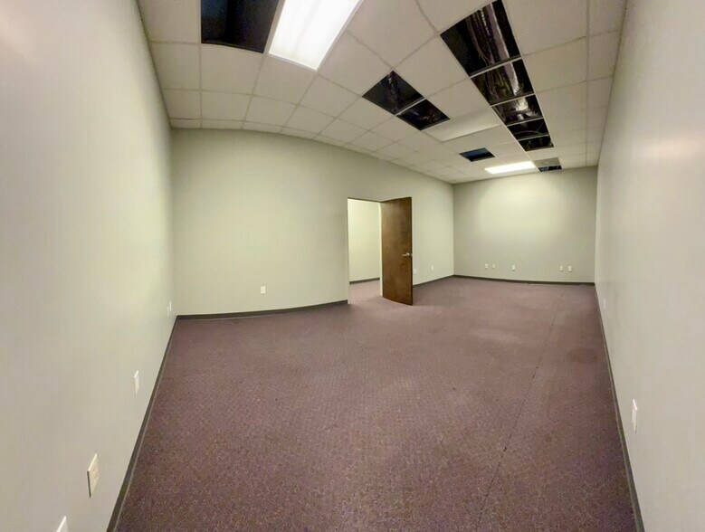 More Photos Of 9000 Peridot Pky, Stockbridge Unknown For Lease