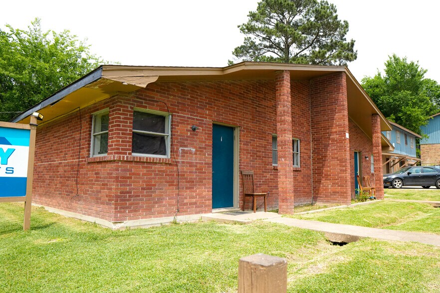 More Photos Of 911 University Ave, Huntsville Apartments For Sale