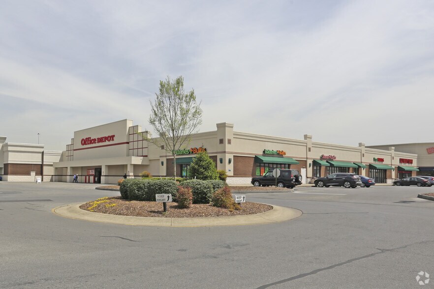 More Photos Of 1919-2009 N Eastman Rd, Kingsport Unknown For Lease