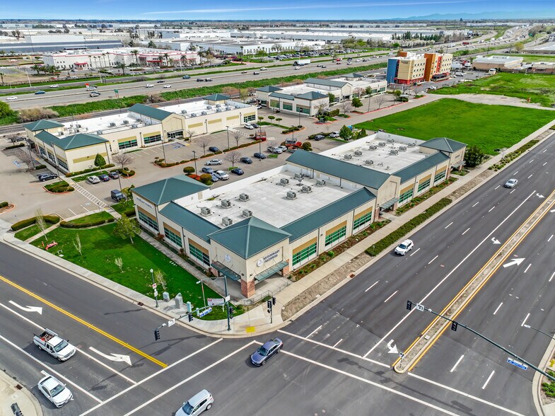 More Photos Of 17270-17272 Golden Valley Pky, Lathrop Office For Sale