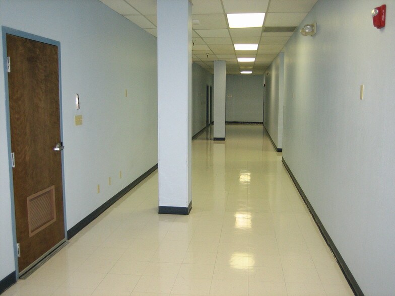 More Photos Of 3161 N 33rd Ave, Phoenix Research And Development For Lease