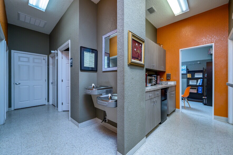 More Photos Of 6800-6810 Mariner Blvd, Spring Hill Office For Sale