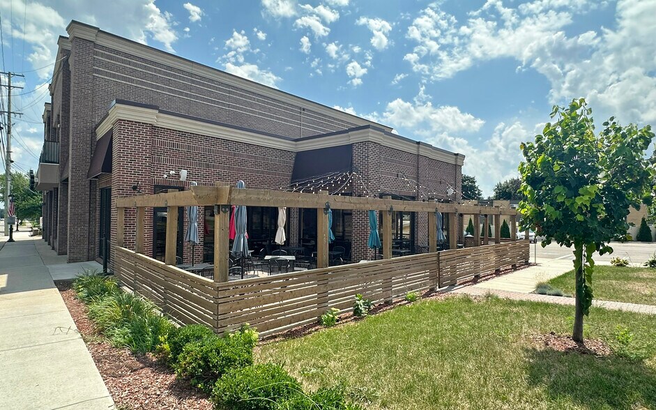 More Photos Of 32821 Grand River Ave, Farmington Hills Restaurant For Sale