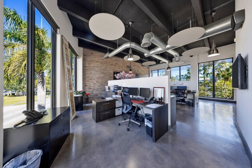 More Photos Of 17225 S Dixie Hwy, Palmetto Bay Storefront Retail Office For Lease